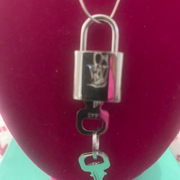 Sliver  lock with key #448 Silver 16” chain - Picture 6 of 8